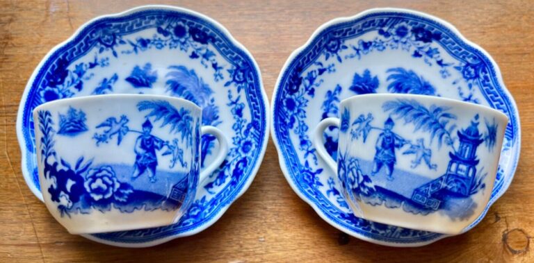 Read more about the article 2x 1930s Arabia Finland Blue and White Cup Saucer Chinoiserie SINGAPORE 2.1” _EUC