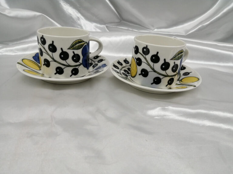 Read more about the article Arabia Paratissi Pair Cup Saucer Excellent condition