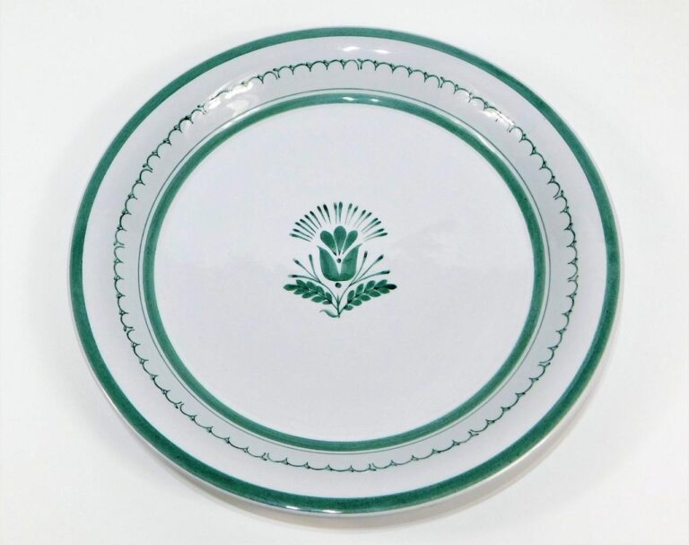 Read more about the article ARABIA FINLAND GREEN THISTLE HAND PAINTED ROUND CHOP PLATE PLATTER 13 1/4″