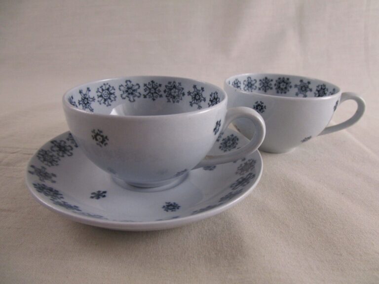 Read more about the article ARABIA Demitasse Cup and Saucer Snowflake Pattern Made in Finland + extra cup