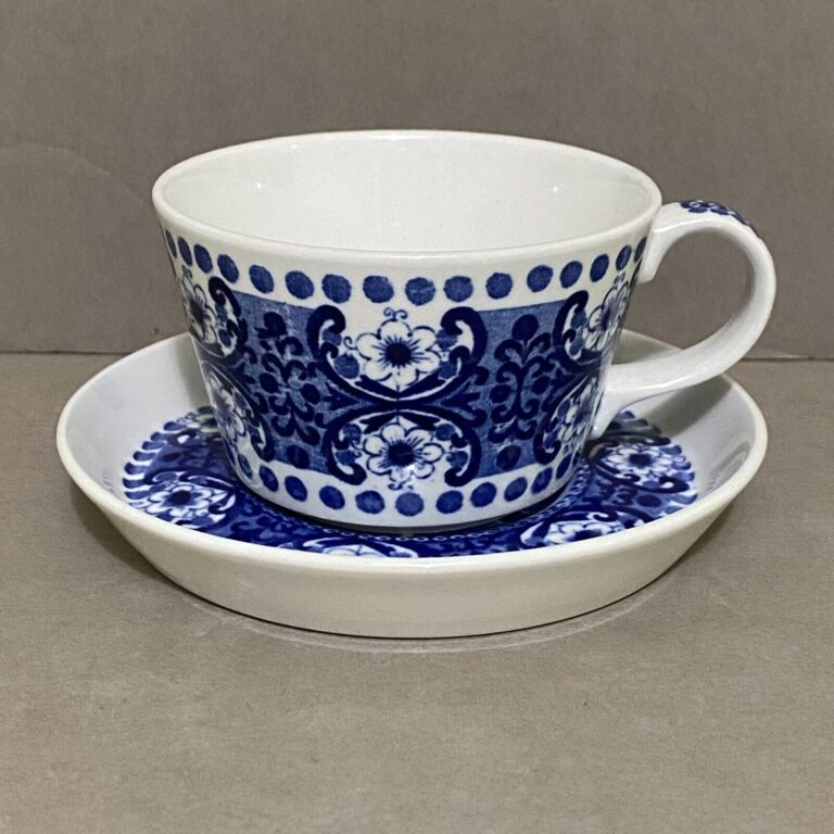 Read more about the article Arabia Wartsila Finland ALI Flat Demitasse / Espresso Cup and Saucer – 1971-1977