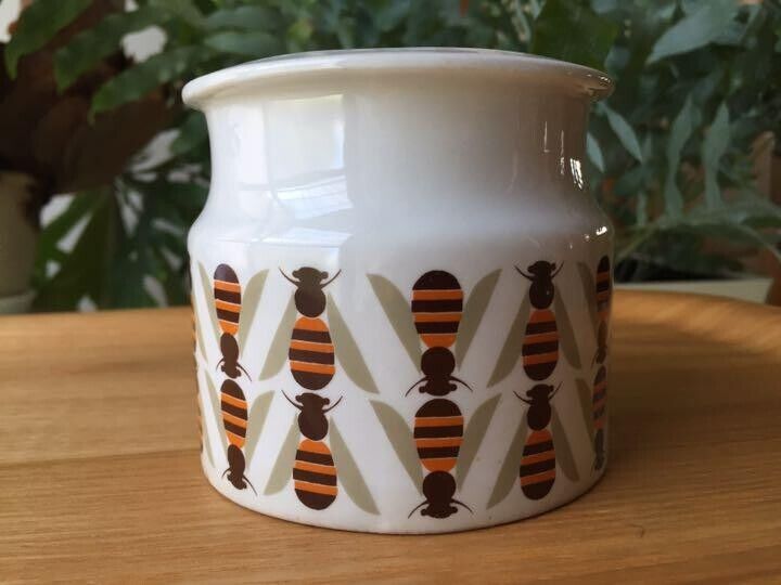 Read more about the article RARE Vintage Pomona Jar Pot No Lid Honey Bee Raija Uosikkinen Arabia Finland