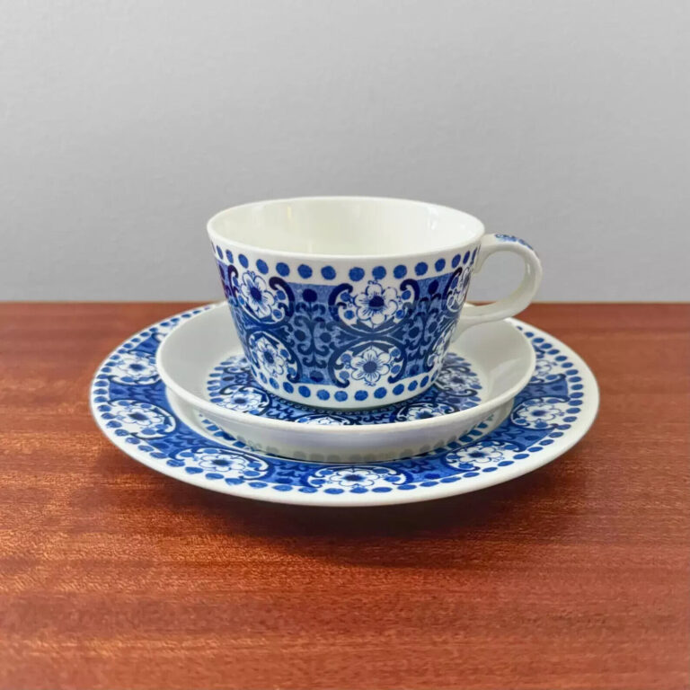 Read more about the article Vintage Arabia Finland Ali Coffee Cup Trio Set