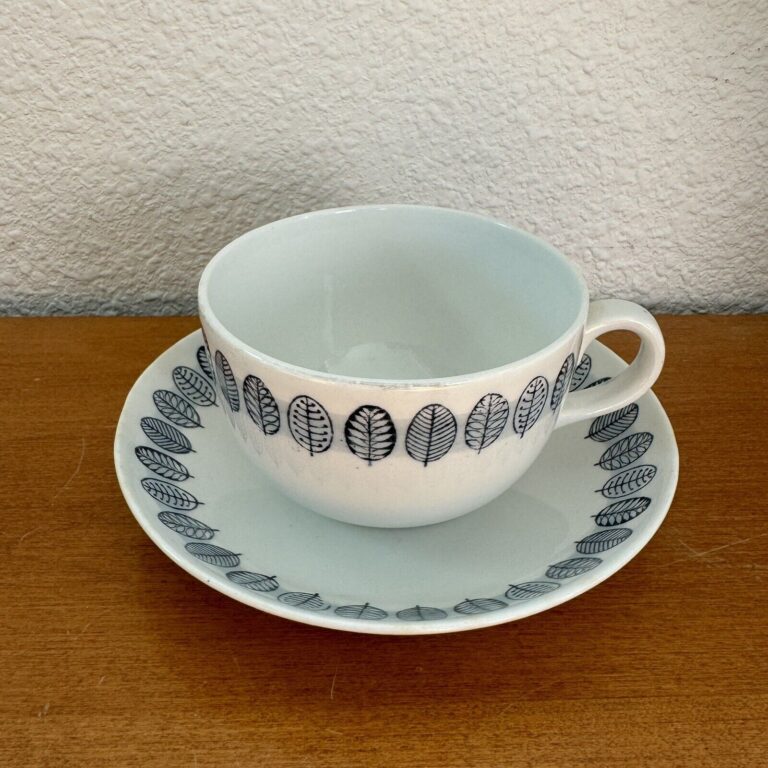 Read more about the article Arabia Finland Linnea Tea Cup And Saucer Set Vintage MCM Scandinavian Decor