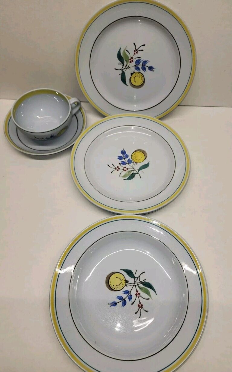 Read more about the article Arabia of Finland WINDFLOWER set cup and Saucer Salad Plates and Rim Soup Bowl