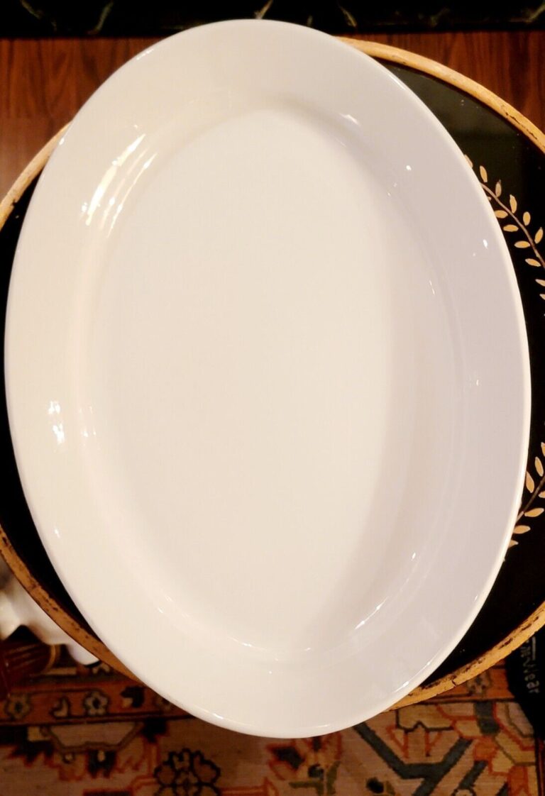 Read more about the article RARE  ARABIA WHITE LARGE PLATTER 11-69  FINLAND  16.5”LX12”W 2.25”H