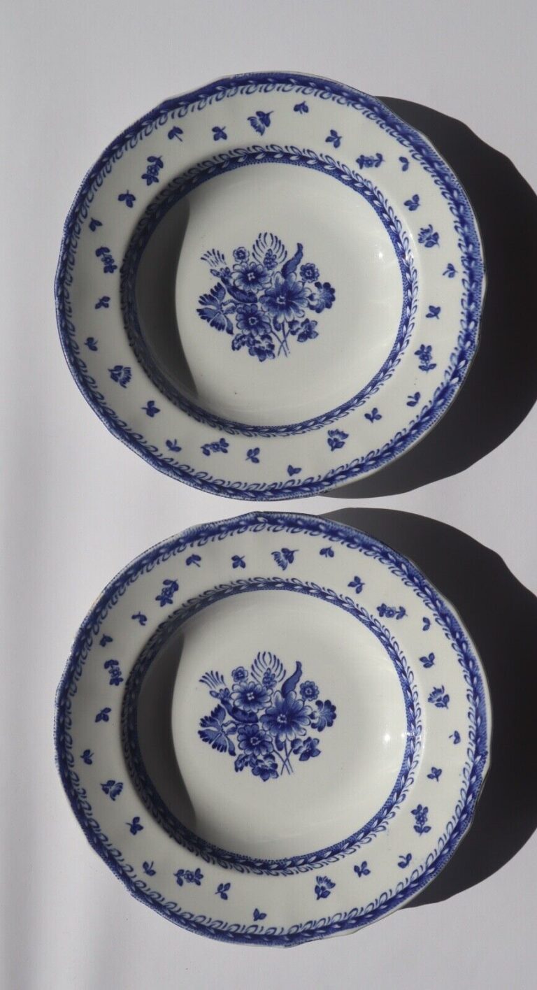 Read more about the article Vintage Arabia of Finland FINN FLOWERS Two bowls  White with Blue Flowers