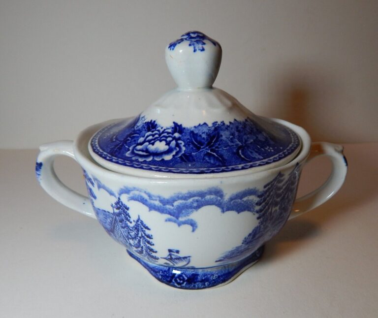 Read more about the article Vintage Arabia Finland Blue Landscape Transferware Sugar Bowl