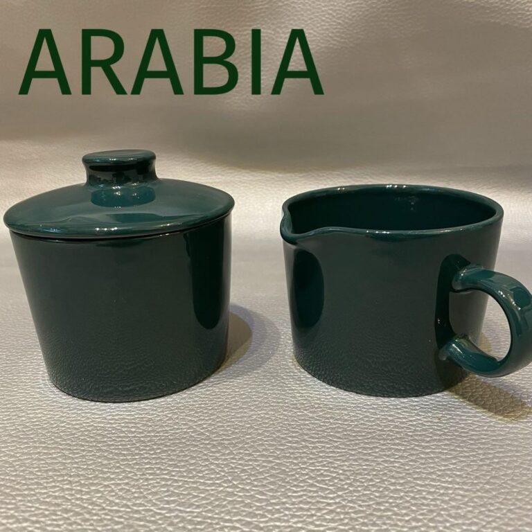 Read more about the article Arabia Teema Creamer Sugar Pot Dark Green