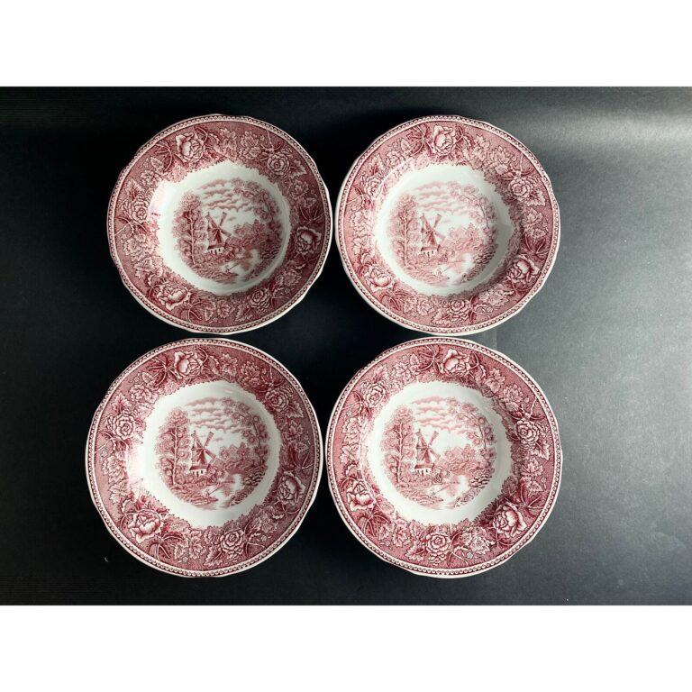 Read more about the article Set of 4 Arabia Finland Red Landscape Rimmed Soup Bowls | Rare Vintage China