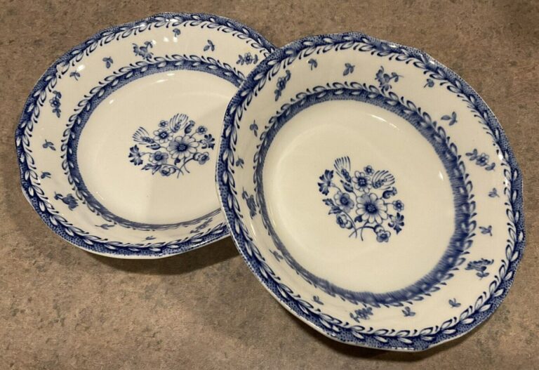 Read more about the article ARABIA :: Vtg Lot/2 FRUIT 5” BOWLS “Suomi” Cobalt Blue “Finn Flowers” FINLAND