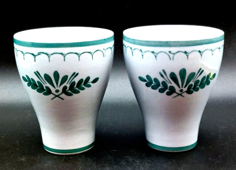 Read more about the article Vintage Arabia 2-Green Thistle 4″ Tumblers Green Bands Scroll Design 6oz Finland