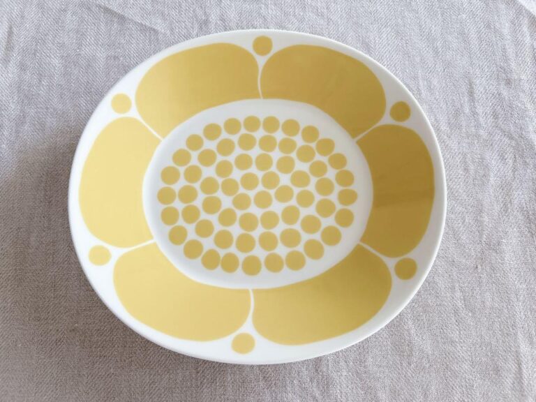 Read more about the article Arabia Sunnuntai Yellow Floral Plate Oval