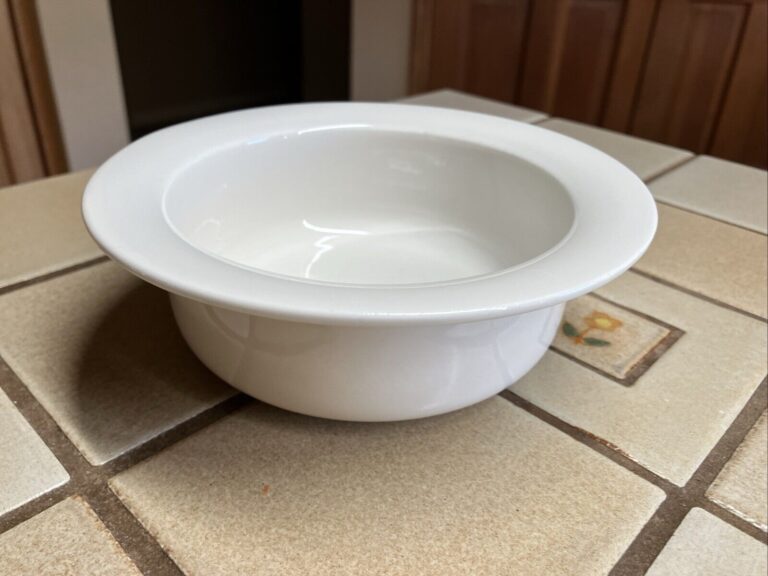 Read more about the article ARABIA FINLAND ARCTICA RIMMED CEREAL SOUP BOWL 6.25″ WHITE 8 AVAILABLE