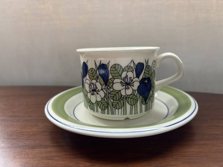 Read more about the article Arabia Krokus Coffee Cup Saucer Vintage Esteli Tomura Scandinavia Finland