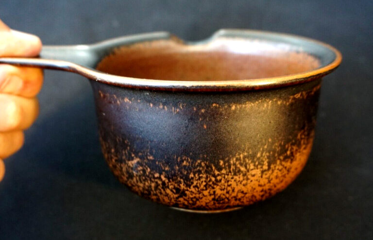 Read more about the article Beautiful Arabia Finland  Ruska Open Sauce Boat