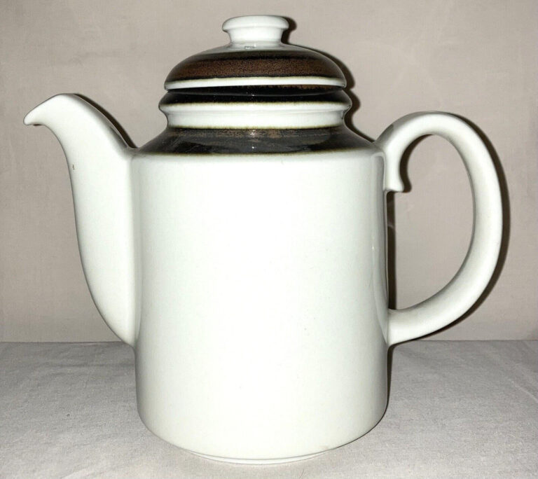 Read more about the article Finland Ceramic Coffee Tea Pot Arabia Karelia Large Brown Band MCM