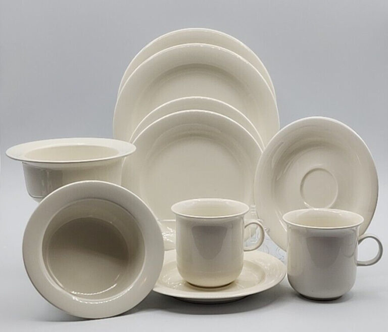 Read more about the article Arabia Finland Arctica 2 Each – Salad Plate  Bread Plate  Small Bowl  Cup Saucer