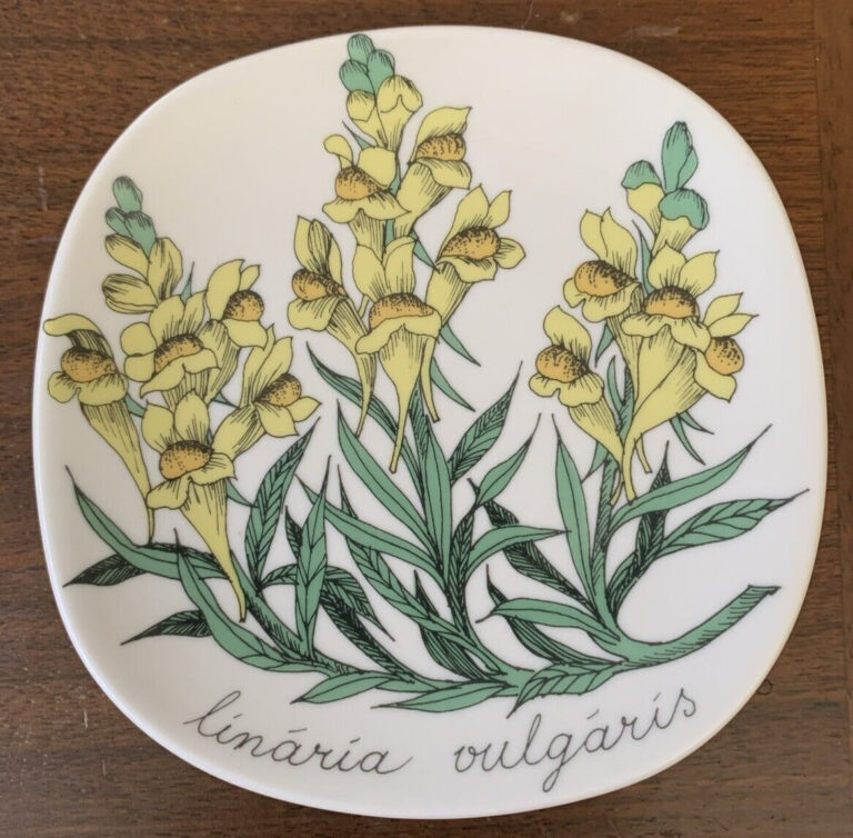 Read more about the article Arabia Finland Botanical Wallplate Estero Tomika Linaria Oulgaris Yellow Flower