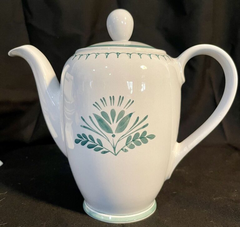 Read more about the article Arabia of Finland Green Thistle Coffee Pot with Lid