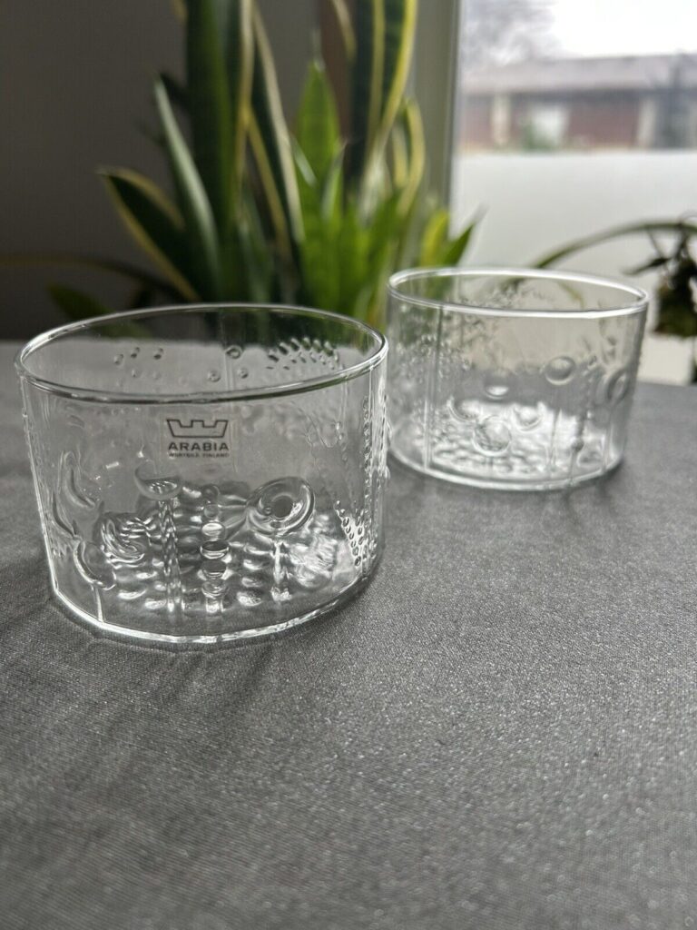 Read more about the article IITTALA FLORA 3” Round Glass Bowl Set Of 2 – Oiva Toikka Design – Finland Arabia