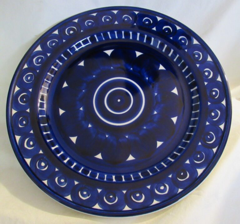 Read more about the article BEAUTIFUL ARABIA OF FINLAND VALENCIA 13″ ROUND CHOP PLATE PLATTER