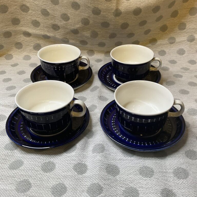 Read more about the article Arabia of Finland- Valencia- footed cup/saucer- set of 4