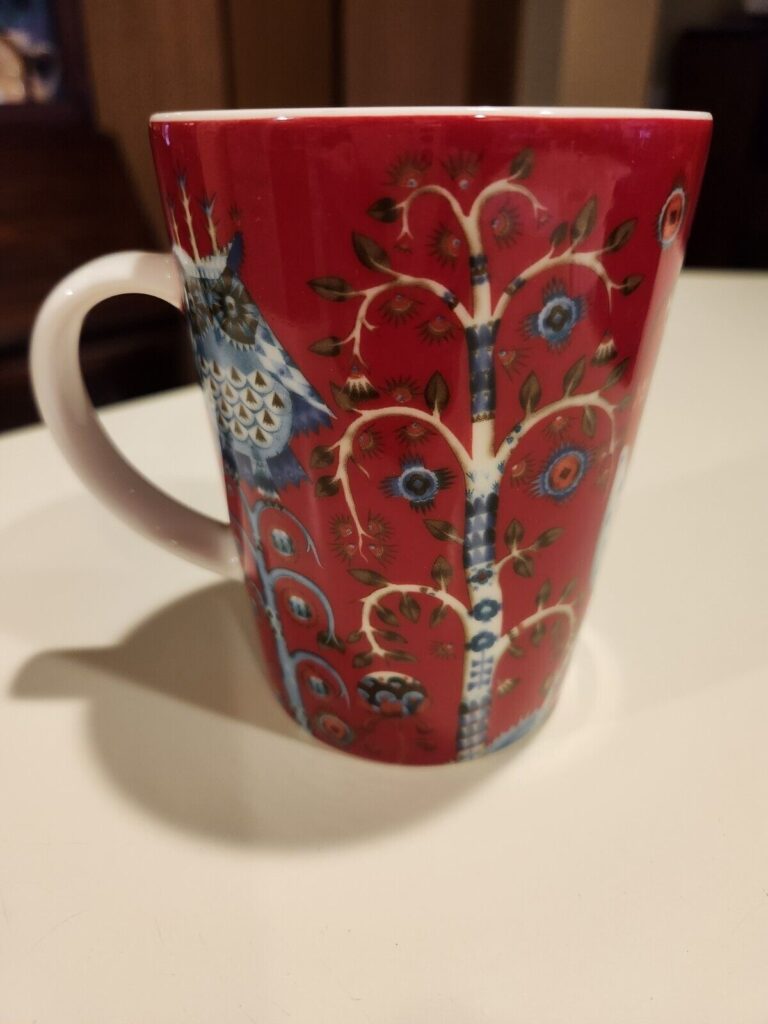 Read more about the article Iittala Big Red Christmas Coffee Mug Blue Owls Peacock Arabia Finland Taika