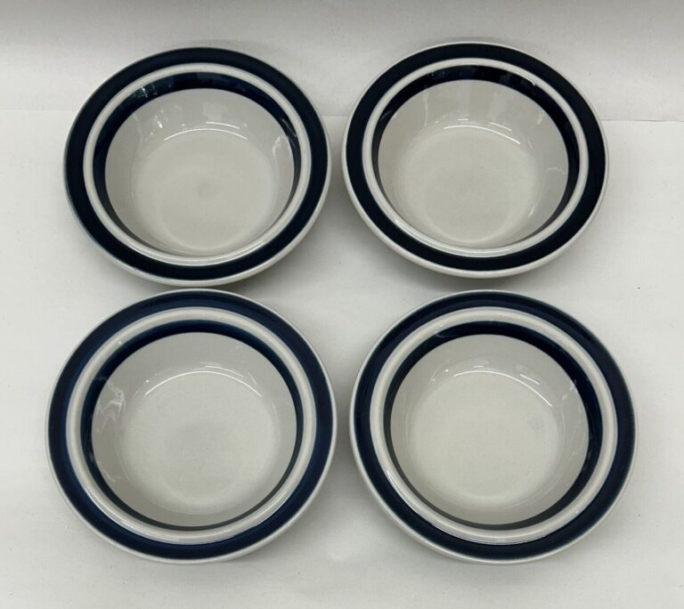 Read more about the article Arabia Finland Set of 4 Anemone Blue Rim Cereal Soup Bowl 7″ by Ulla Procope