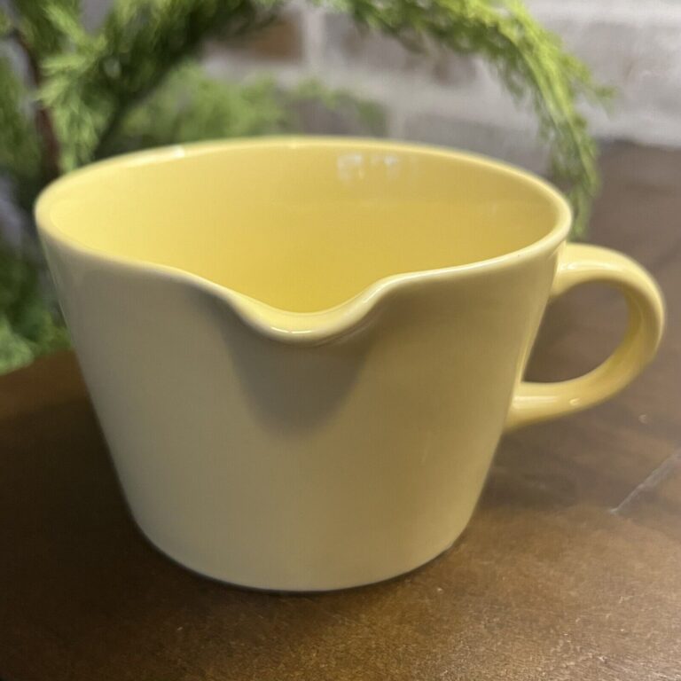 Read more about the article KILTA YELLOW by Arabia Creamer 2.5″ tall Made in Finland 1960s Kaj Franck TEEMA