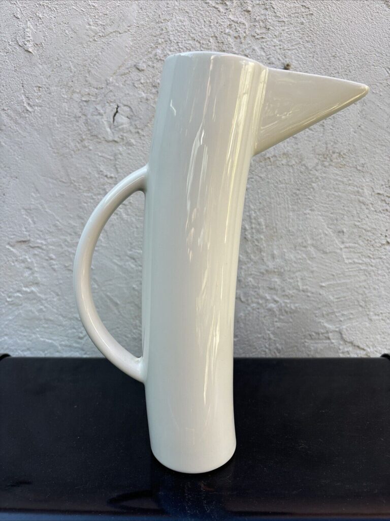 Read more about the article 1995 STORYBIRDS Arabia Finland OLIVER Pitcher 12.5” White Ceramic Jug Rare Piece