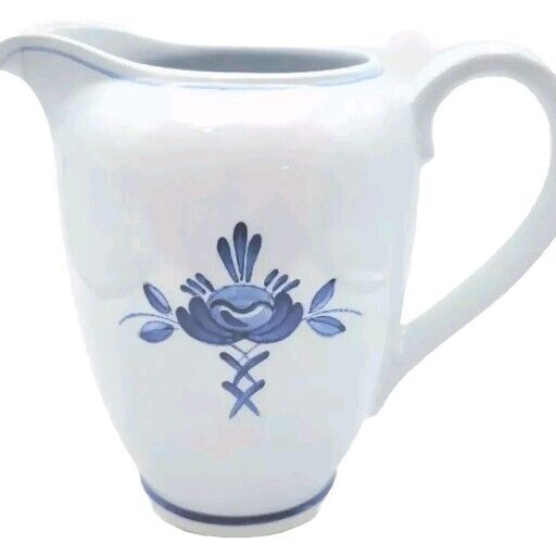 Read more about the article Arabia Finland Blue Rose Pitcher Hand Painted Blue Flower Vintage Jug 36 oz MCM