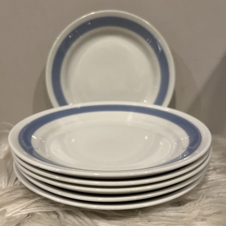 Read more about the article ARABIA FINLAND RIBBONS BLUE 6.5″ BREAD/BUTTER PLATES SET OF 6