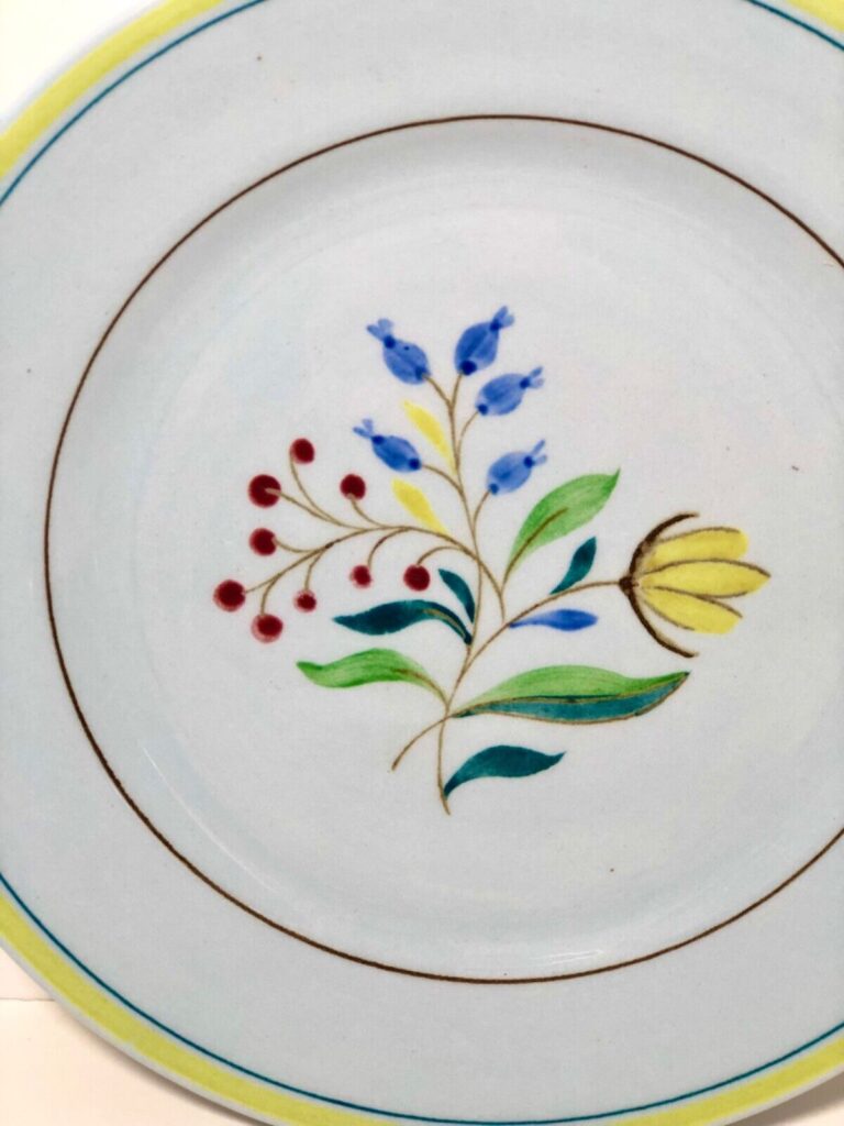 Read more about the article SET OF 12 VTG PETRUS REGOUT HAND PAINTED SALAD PLATES 8” LIKE ARABIA WINDFLOWER