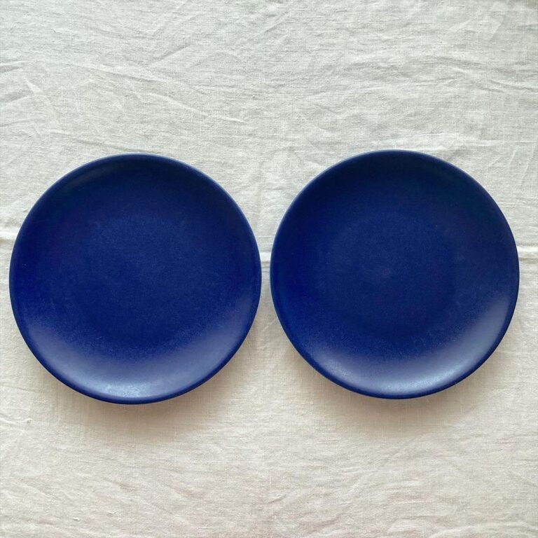 Read more about the article Made In Finland Arabia Blue 24H 26Cm 2 Plates