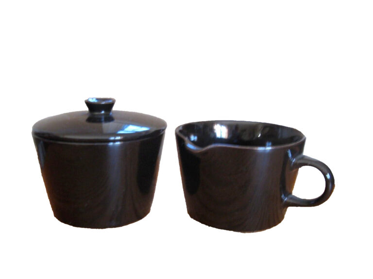 Read more about the article Arabia Finland Teema Kaj Franck Black Lidded Sugar Bowl and Creamer Set