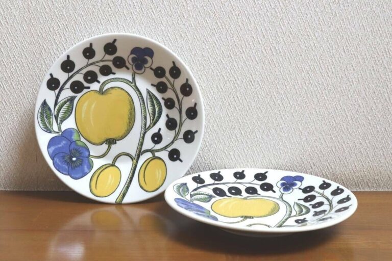 Read more about the article Vintage Paratiisi Plate Set Of 2 Birger Kaipiainen Arabia