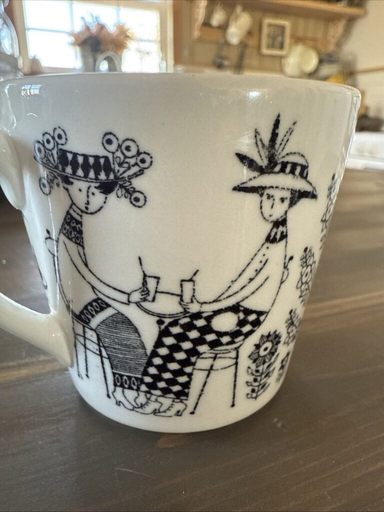 Read more about the article Vintage Arabia Finland Emilia Flat Cup Mug Raija Uosikkinen Illustration