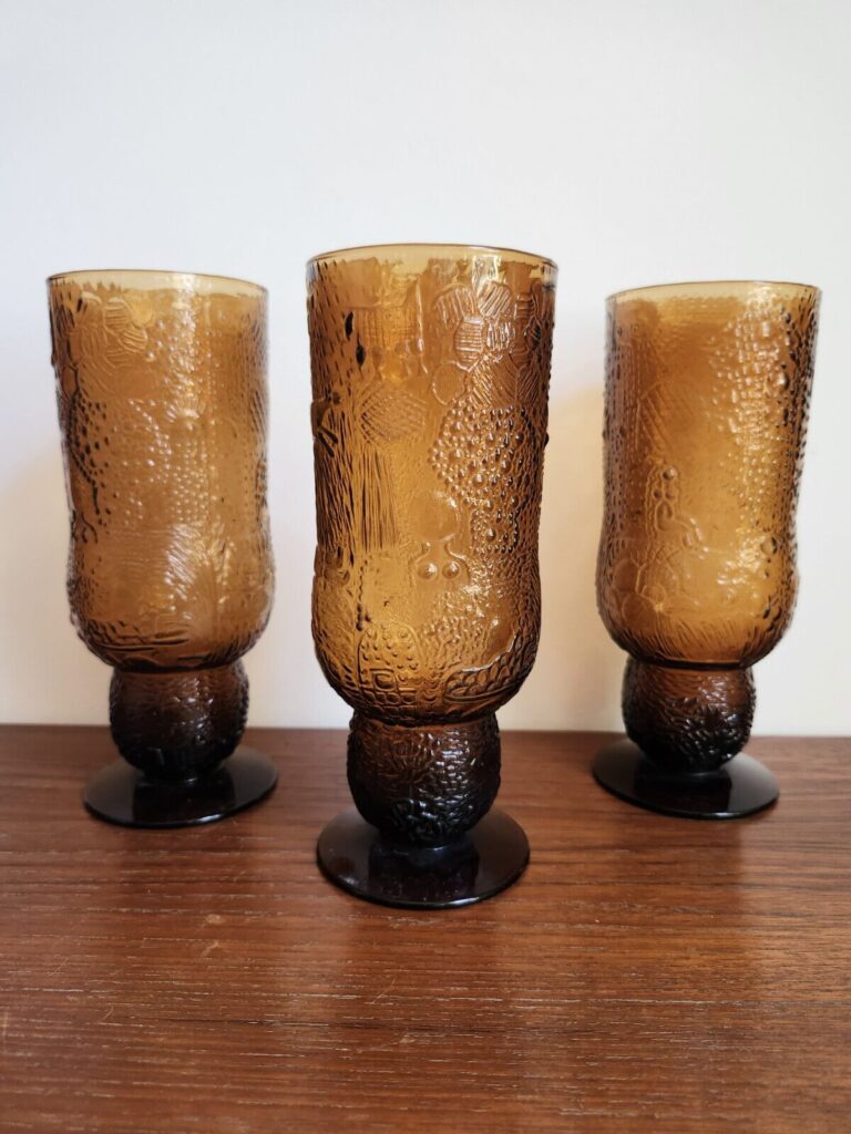 Read more about the article Vintage Oiva Toikka Fauna Brown Beer Glasses Arabia Nuutajärvi Finland Set of 3