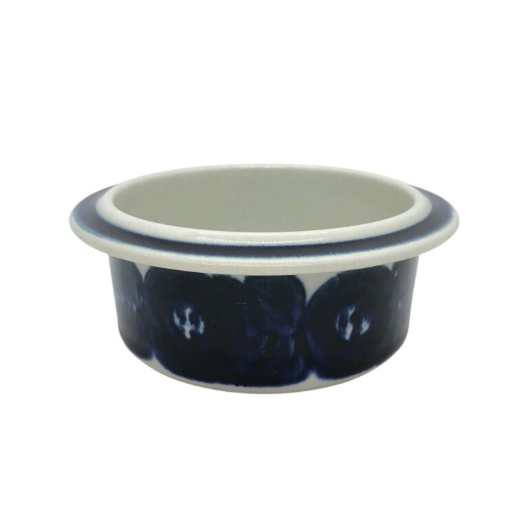 Read more about the article Arabia Anemone Blue 5” Round Berry Fruit bowl