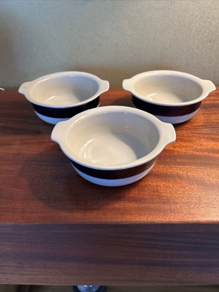 Read more about the article 3 Vintage HTF Finland Arabia Anemone Lugged Cereal Soup Bowls Cobalt Blue MCM