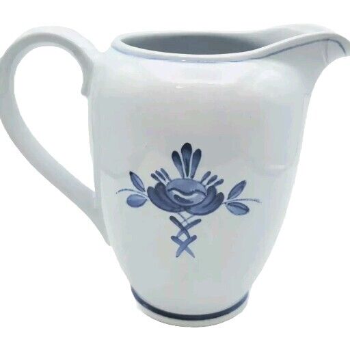 Read more about the article Arabia Finland Blue Rose Pitcher Hand Painted Blue Flower Vintage Jug 36 oz MCM