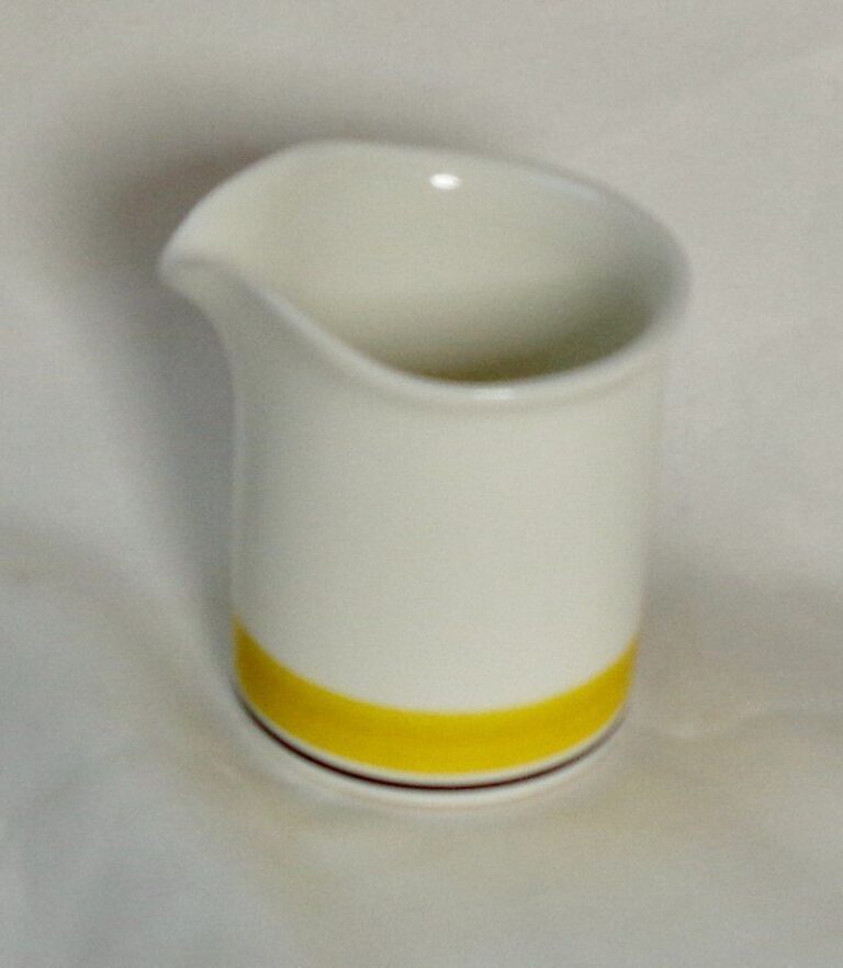 Read more about the article Vintage Arabia Faenza creamer  yellow stripe