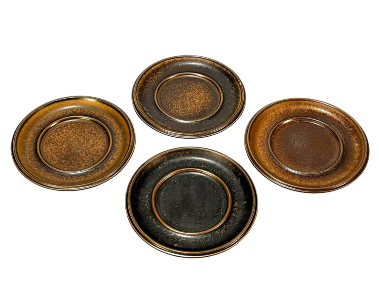 Read more about the article Arabia Finland RUSKA Set of 4 Saucers – 6 3/8″ Brown Matte Stoneware