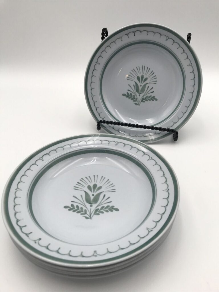 Read more about the article ARABIA Of FINLAND Set of 6 Green Thistle 7 3/4” Salad Plates