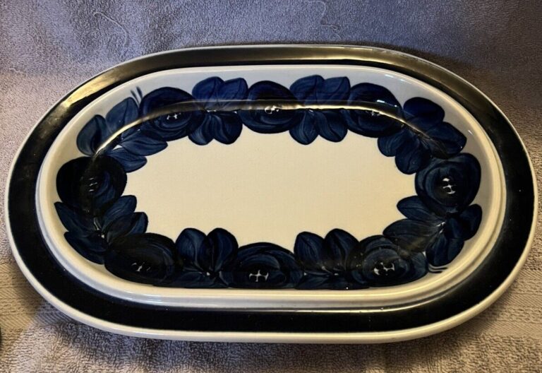 Read more about the article Arabia Finland  Anemone Blue Oval Serving Platter Vintage Stoneware Nordic