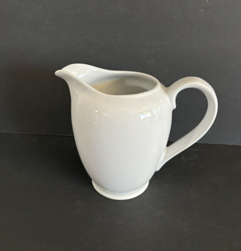 Read more about the article Vintage MCM Arabia Finland`~` 32 oz Pitcher ~ Off White ~ 6″