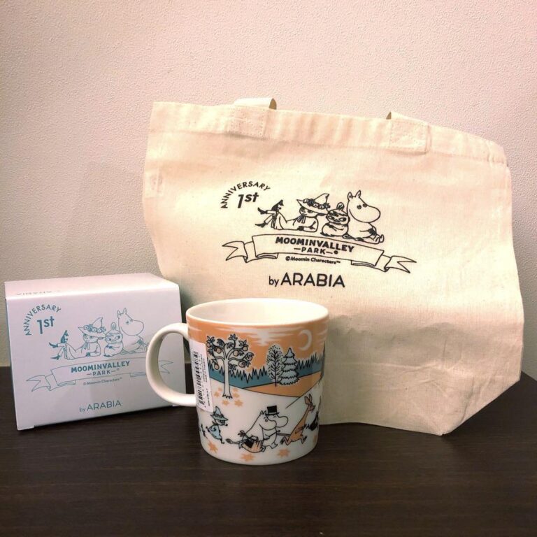 Read more about the article Arabia Moomin Valley Park 1st Anniversary Logo Mug with Bag USED JP KK208