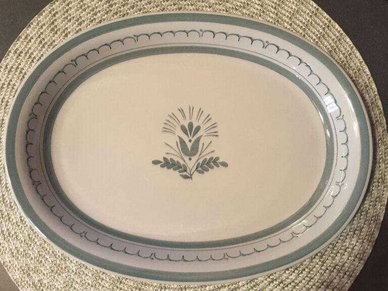 Read more about the article Vintage ARABIA of Finland Green Thistle 12” OVAL SERVING PLATTER~Mid Century