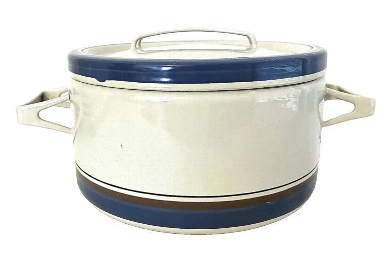 Read more about the article Arabia Finland Enamel Pot and Lid Uhtua Stripes White and Blue Seppo Mallat 5″H 8″W